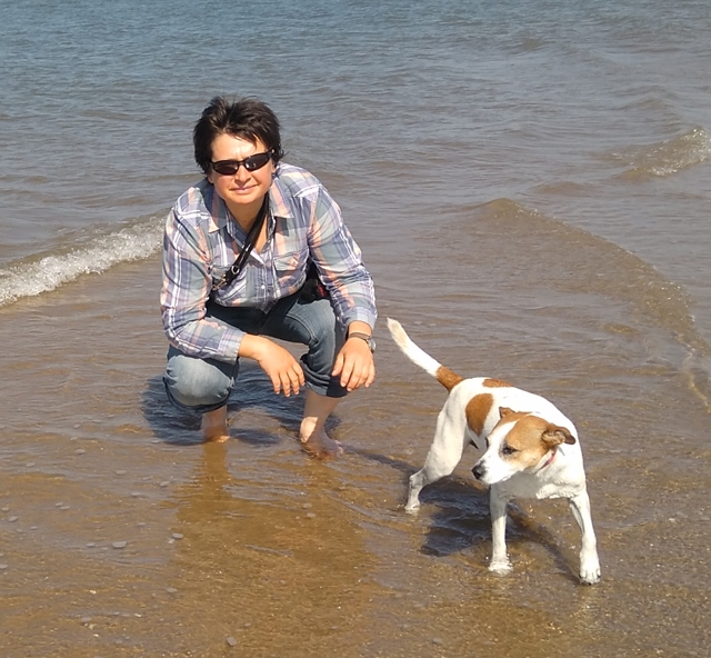 Zsuzsa with Daisy at the beach